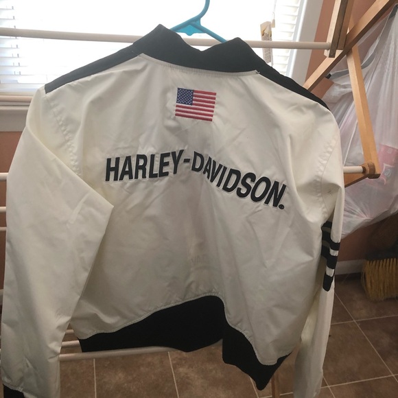 Beautiful jacket - Picture 2 of 3